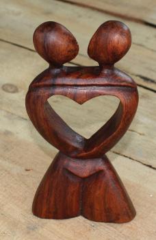 Holzskulptur Liebespaar mit Herz